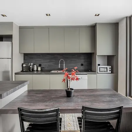 Spacious Modern Flat With Balcony 5 Min To Taksim Διαμέρισμα